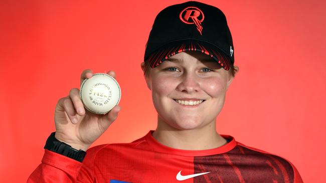 Geelong cricketer Paris Bowdler made her debut for Melbourne Renegades at the weekend.