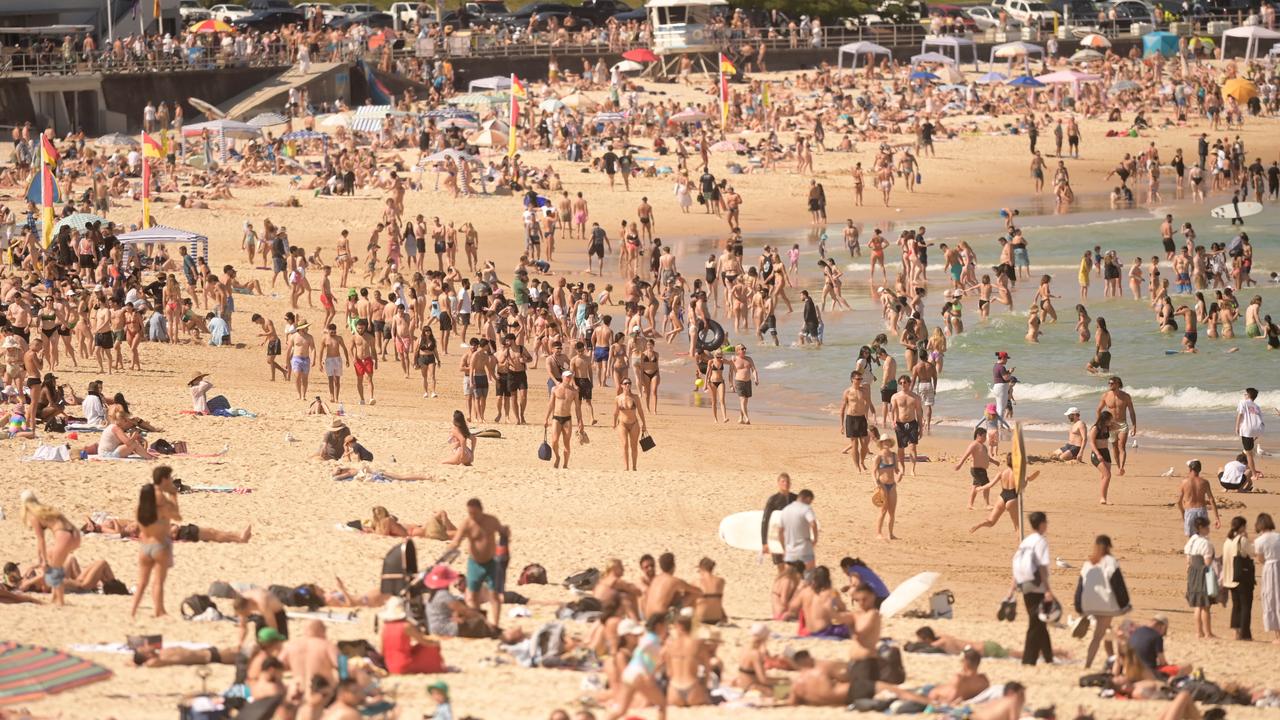 Sydneysiders are expected to flock to the beach to escape the 40C heat forecast for western Sydney this weekend. Picture: NCA NewsWire / Jeremy Piper