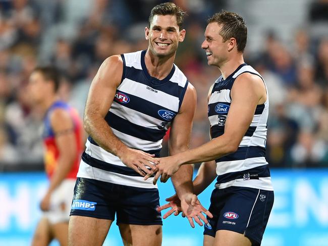Mitch Duncan regularly hit up Tom Hawkins on the lead. Picture: Quinn Rooney/Getty Images