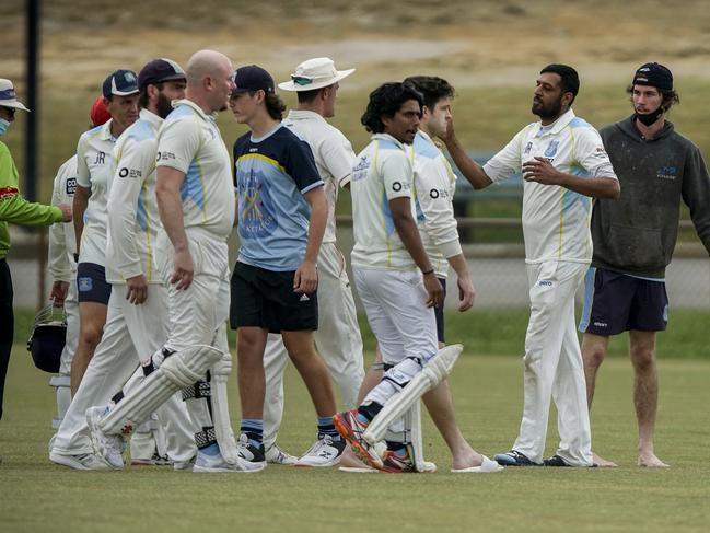 Baxter and Sorrento players after the game. Picture: Valeriu Campan