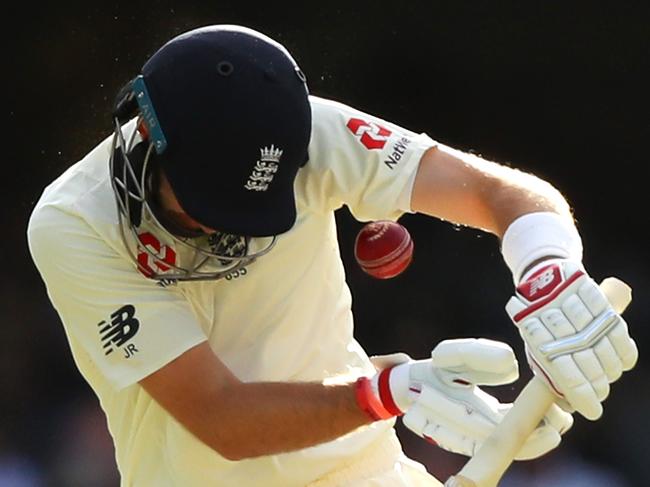 BRISBANE, AUSTRALIA - NOVEMBER 25:  Joe Root of England is struck in the helmet by a delivery from Mitchell Starc of Australia during day three of the First Test Match of the 2017/18 Ashes Series between Australia and England at The Gabba on November 25, 2017 in Brisbane, Australia.  (Photo by Cameron Spencer/Getty Images)