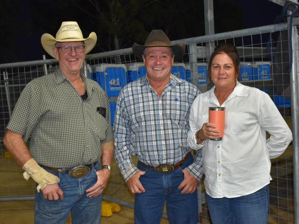 Cameron Glass with Steve Lamb and Debbie Lamb at the Ariat APRA National Finals Rodeo at Gracemere CQLX, Thursday, November 10, 2022.