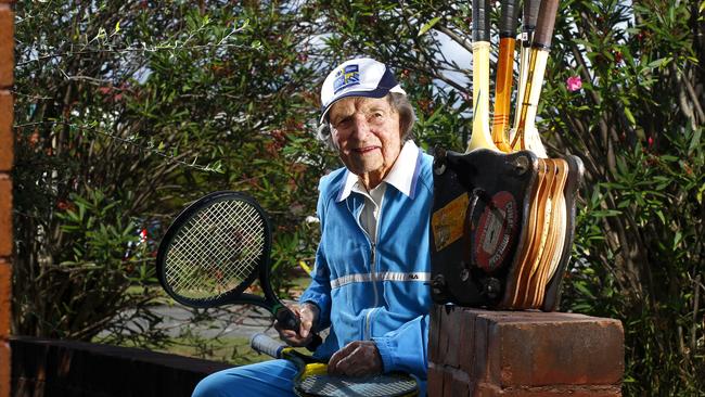 Coyne Long was world number 7th in womens in 1952.
