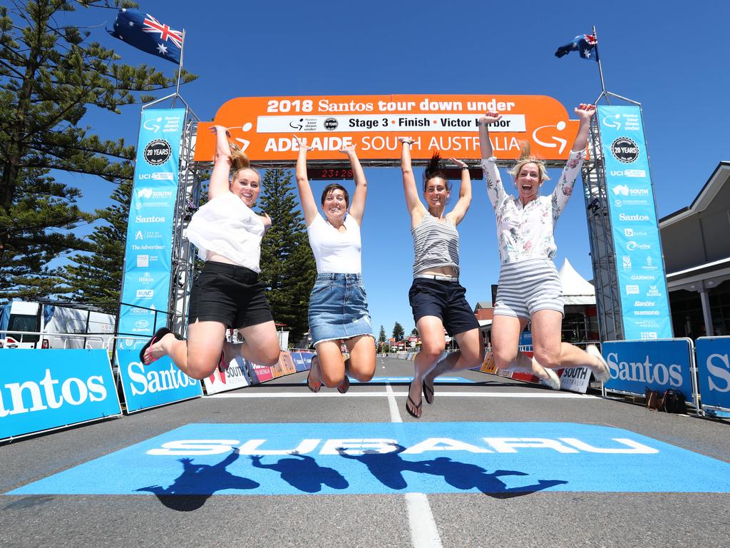 Kirra McDonald,Hannah Richardson,Viviana Metzroth and Hannah Hogan from Brisbane cycling club. Picture: Tait Schmaal