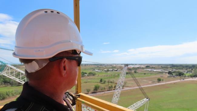 From the cage, a unique 360-degree view of Darwin awaits.