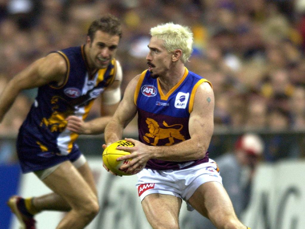 ATTN: SPORT ALL PAPERS &gt; 16-07-05 &gt; AFL Football at Subiaco Oval in Perth &gt; West Coast Eagles v Brisbane Lions &gt; Brisbane's Jason Akermanis in action against West Coast &gt; PICTURE: JACKSON FLINDELL