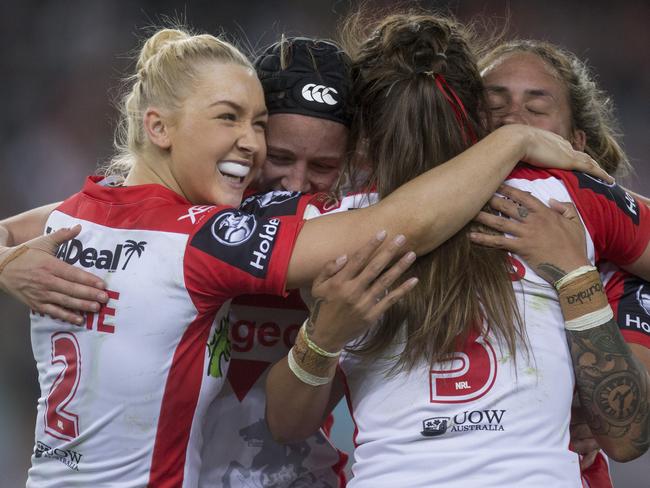 St George Illawarra Dragons players celebrate after beating the Warriors.