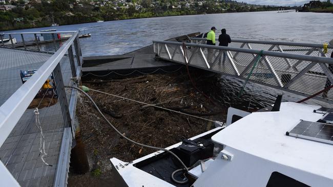 Sea Scouts pontoon rescue mission at Launceston's Home Point. October 14. Picture: Alex Treacy