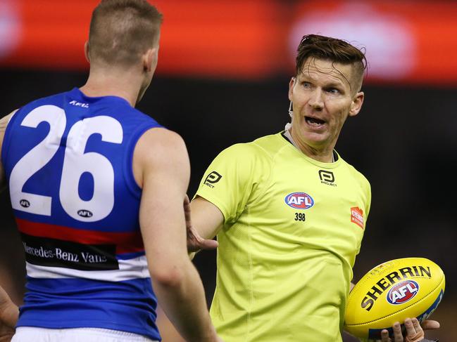 AFL Round 10. 25/05/2018. Collingwood v Western Bulldogs at Etihad Stadium.  Umpire Simon Meredith talks with Western Bulldogs Billy Gowers    . Pic: Michael Klein