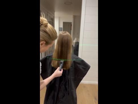 Aussie mum uses a laser to help cut daughter's hair