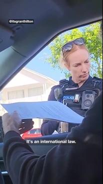 Sovereign Citizen confronts police over their 'car registration '