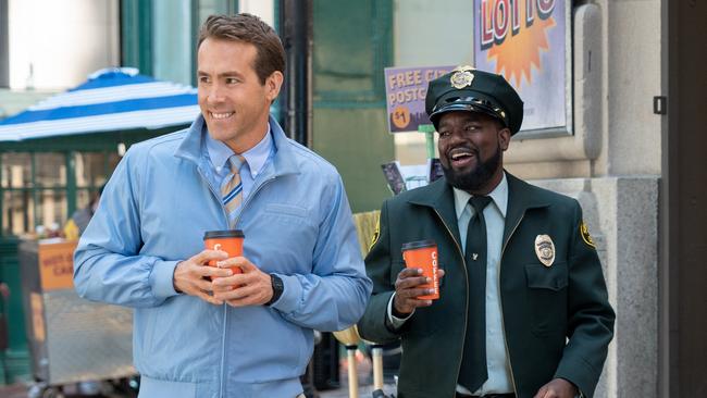 Ryan Reynolds and Lil Rel Howery in Free Guy.