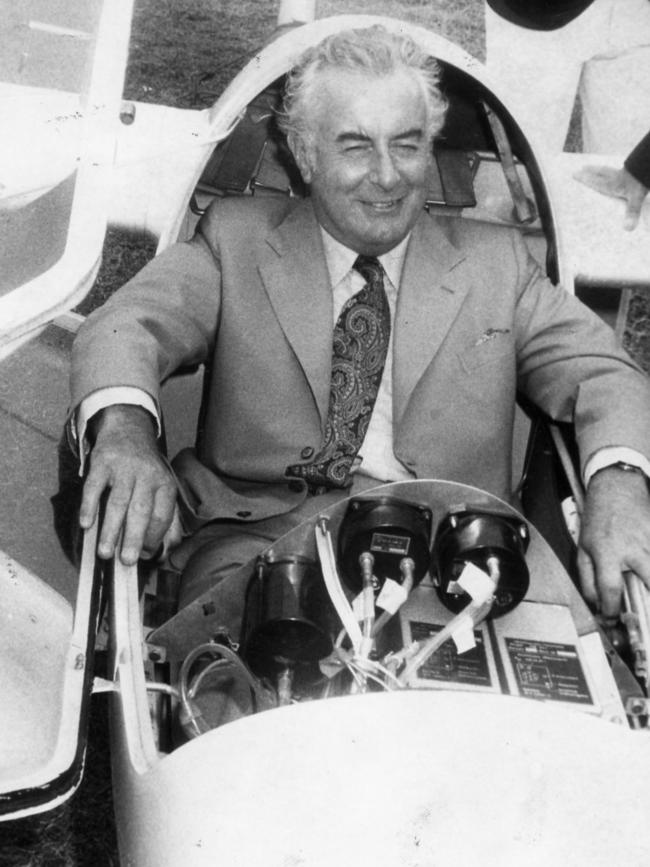 After opening the world gliding championships at Waikerie 12 Jan 1974, the Prime Minister Gough Whitlam posed in the cockpit of the Aust team’s glider, a standard Cirrus.