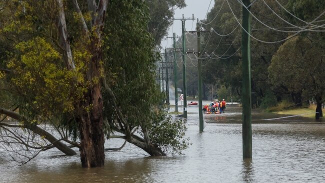 A family are evacuated by State Emergency Service workers due to rising floodwaters in Bligh Park on July 04, 2022 in Sydney, Australia. Photo by Jenny Evans/Getty Images.