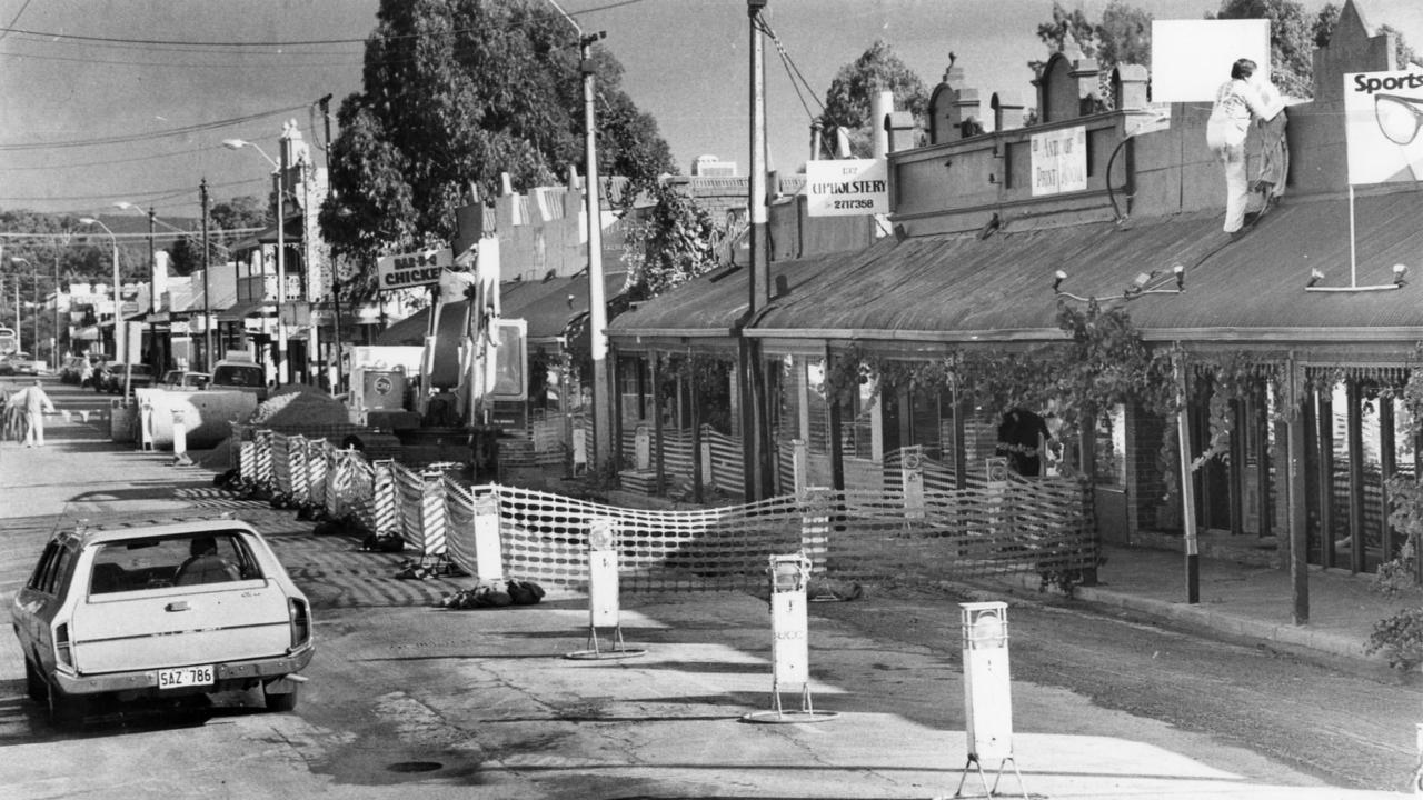 Roadworks in front of shops in King William Road, Hyde Park, 16 Apr 1985. (Pic by unidentified staff photographer)