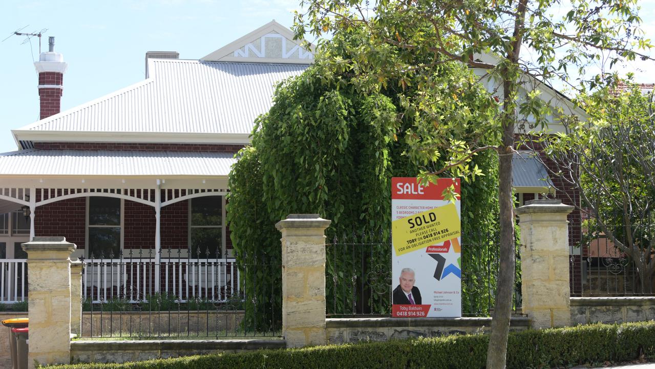 Low housing supply continues to drive the cost of dwellings up. Picture: NCA NewsWire / Sharon Smith
