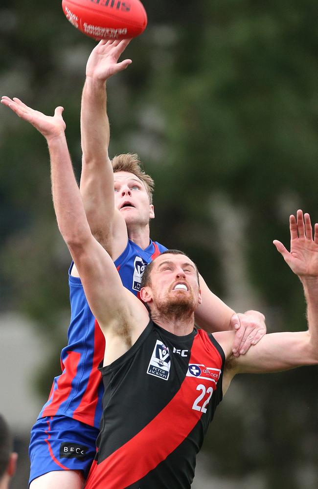 Port’s Guy Dickson and Bomber Matthew Leuenberger in a ruck contest.