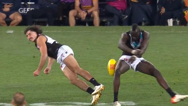 The moment Aliir and Jones clash heads. Picture: Fox Sports