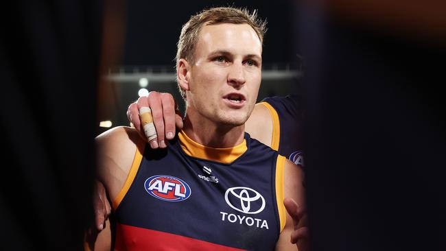 SYDNEY, AUSTRALIA - MAY 31:  Jordan Dawson of the Crows speaks to team mates in a huddle during the round 12 AFL match between Sydney Swans and Adelaide Crows at Sydney Cricket Ground, on May 31, 2025, in Sydney, Australia. (Photo by Matt King/AFL Photos/via Getty Images)