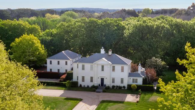 The Palmer family have sold their 18ha rural estate in central Victoria, near Mount Macedon.