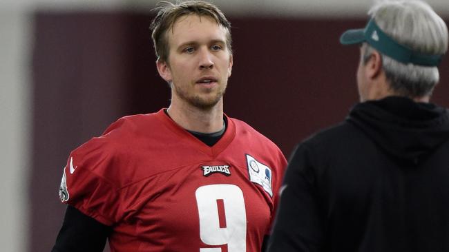 Nick Foles speaks with head coach Doug Pederson. Picture: Getty Images.