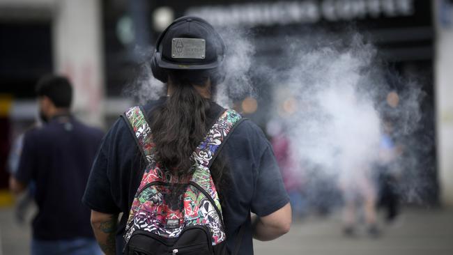 The Federal Government is cracking down on the vaping sector in Australia.