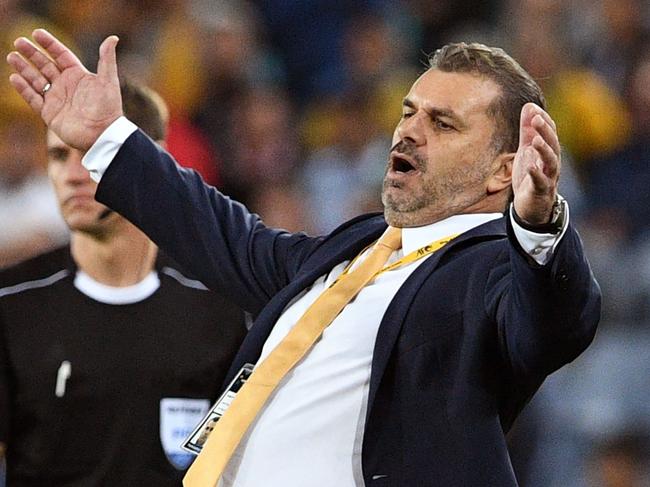 Australia's coach Ange Postecoglou reacts during their 2018 World Cup football qualifying match against Syria played in Sydney on October 10, 2017. / AFP PHOTO / WILLIAM WEST / -- IMAGE RESTRICTED TO EDITORIAL USE - STRICTLY NO COMMERCIAL USE --