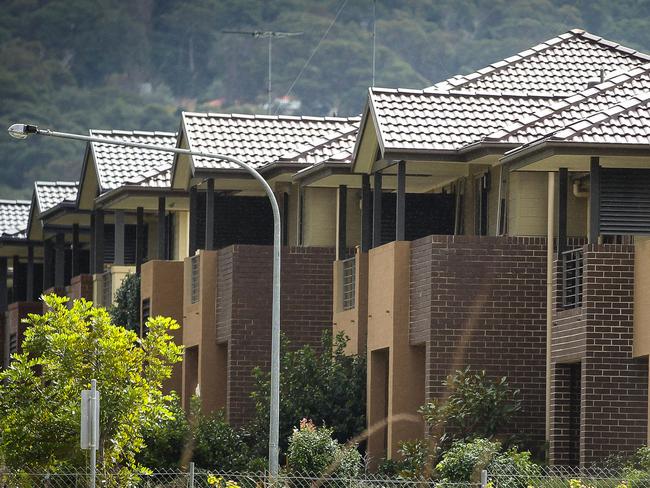 Townhouses stand in Sydney, Australia, on Tuesday, June 28, 2011. Australian home prices surged in the past two years, leaving the nation with the developed world's costliest homes, highest interest rates and among its most indebted households. Photographer: Ian Waldie/Bloomberg