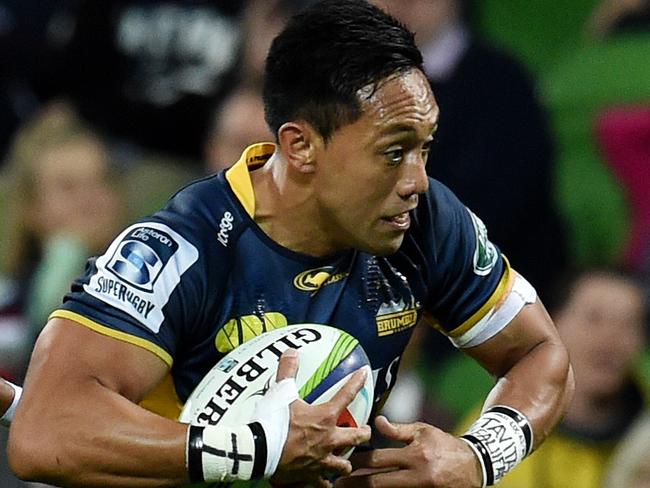 Christian Lealiifano of the Brumbies is chased by Sefa Naivalu of the Rebels as he scores a try during the Round 12 Super Rugby Melbourne Rebels play the ACT Brumbies match at AAMI Park in Melbourne, Friday, May 13, 2016. (AAP Image/Tracey Nearmy) NO ARCHIVING, EDITORIAL USE ONLY