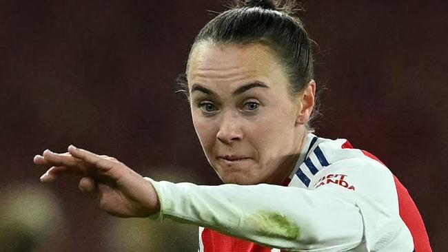 Arsenal's Australian striker #19 Caitlin Foord (L) crosses past Juventus' German midfielder #27 Paulina Krumbiegel during the Women's UEFA Champions League group C football match between Arsenal and Juventus at the Emirates Stadium, in north London, on November 21, 2024. (Photo by JUSTIN TALLIS / AFP)