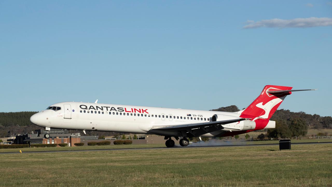 The last remaining QantasLink Boeing 717 flight (QF1511) landed in Canberra at 6pm on Saturday.