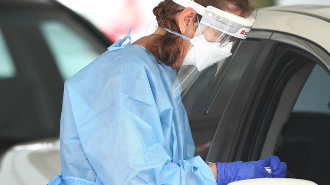 GOLD COAST, AUSTRALIA - JANUARY 05: People are tested for Covid-19 at Southport on January 05, 2022 in Gold Coast, Australia. Queensland is experiencing record-high COVID-19 cases for the state, creating challenges for testing clinics.  (Photo by Chris Hyde/Getty Images)