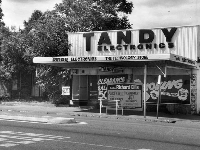 A Tandy store shortly after going out of business.