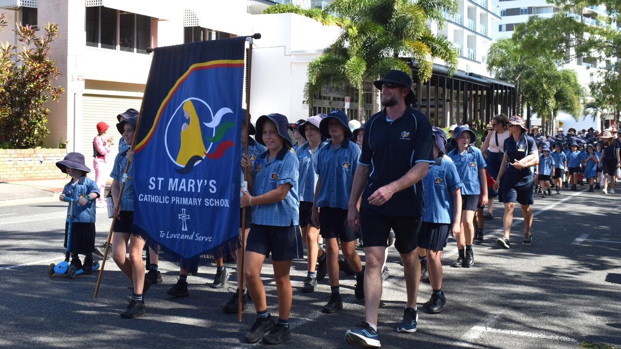 90+ photos: Rockhampton pays its respects in 2024 Anzac Day March | The ...