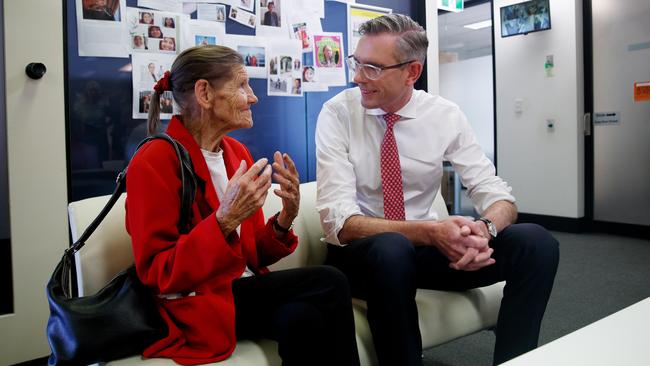 Meeting Leigh during a visit to Anglicare Parramatta. Picture: NCA NewsWire / Nikki Short