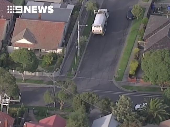 A man's dead body has been found in a rubbish bin in Preston, Melbourne's north.