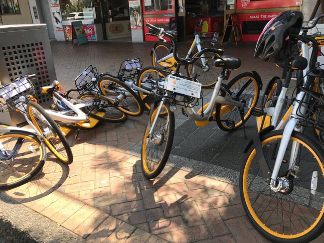 Dockless bikes dumped on the pavement at Coogee. Picture: Rebecca Franks