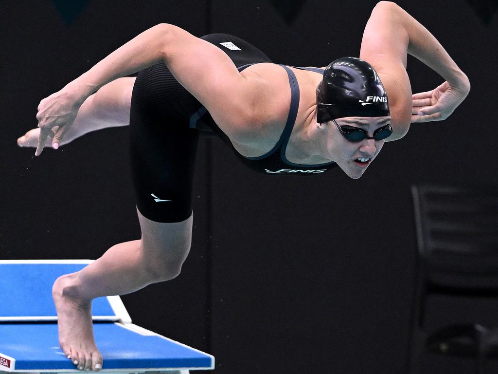 Meg Harris launches into the 50m freestyle at the 2023 World Swimming Championship Trials. Picture: Getty