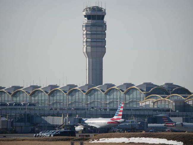 ARLINGTON, VIRGINIA - JANUARY 30: The control tower at the Reagan National Airport after the crash of an American Airlines plane on the Potomac River on approach to the airport on January 30, 2025 in Arlington, Virginia. The American Airlines flight from Wichita, Kansas collided midair with a military Black Hawk helicopter while on approach to Ronald Reagan Washington National Airport. According to reports, there were no survivors among the 67 people on both aircraft.   Andrew Harnik/Getty Images/AFP (Photo by Andrew Harnik / GETTY IMAGES NORTH AMERICA / Getty Images via AFP)