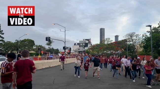 50,000 Origin fans stream into Suncorp Stadium