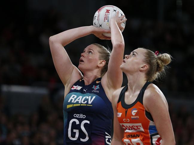 Caitlin Thwaites of the Vixens shoots during the Round 2 Super Netball match between the Melbourne Vixens and the GWS Giants at Melbourne Arena in Melbourne, Sunday, May 5, 2019. (AAP Image/Daniel Pockett) NO ARCHIVING, EDITORIAL USE ONLY