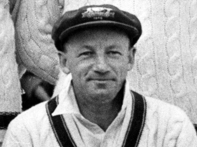 10/11/1950. Sir Donald Don Bradman. Cricket. Team photo.