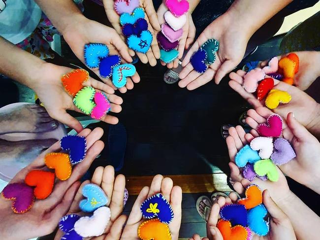 Art therapist and social worker Claire Edwards,  is a textile artist who practices handstitching. Picture from her instagram of a workshop she participated in.