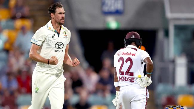 Mitchell Starc (L) claimed Kavem Hodge (R). (Photo by Pat Hoelscher / AFP)