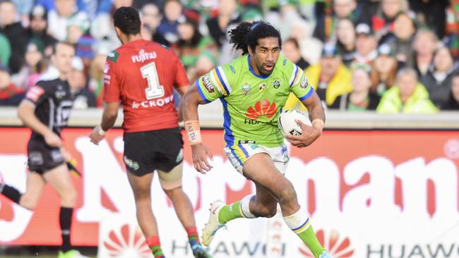 Sia Soliola of the Raiders scores a try during the Round 24 NRL match between the Canberra Raiders and the South Sydney Rabbitohs at GIO Stadium in Canberra, Saturday, August 25, 2018. Picture: AAP Image/Rohan Thomson.