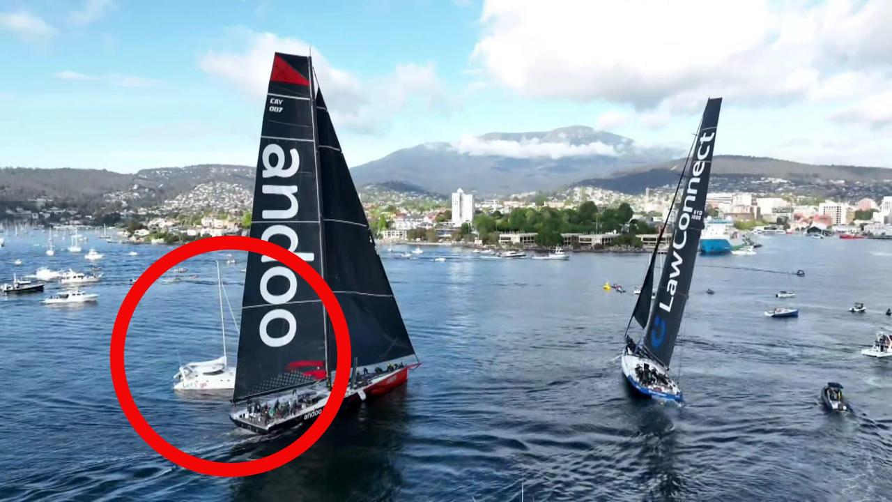 Andoo Comanche had a close call with a spectator craft in the final minutes.