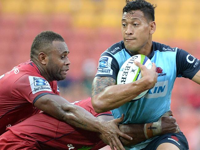 BRISBANE, AUSTRALIA - MARCH 27: Israel Folau of the Waratahs takes on the defence during the round five Super Rugby match between the Reds and the Waratahs at Suncorp Stadium on March 27, 2016 in Brisbane, Australia. (Photo by Bradley Kanaris/Getty Images)