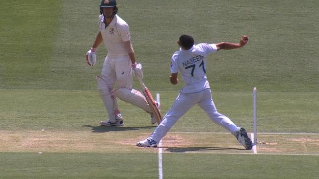 Naseem Shah sends down a no-ball, giving David Warner a life.