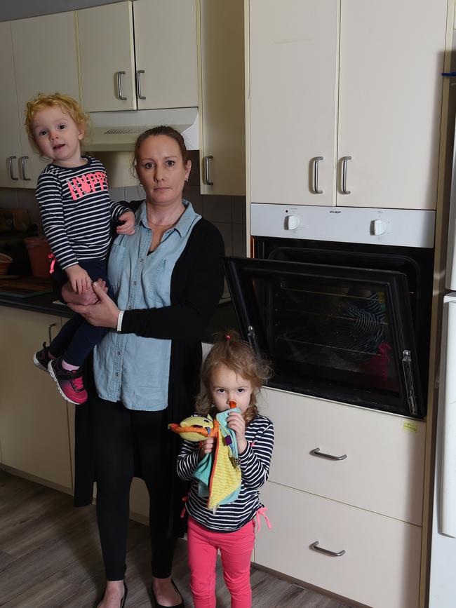 Mum Wendy O'Brien, who lives in a Department of Human Services home, has been left without a working oven since November. Wendy with her children Piper, 2, and Charlee, 3. Picture: Josie Hayden