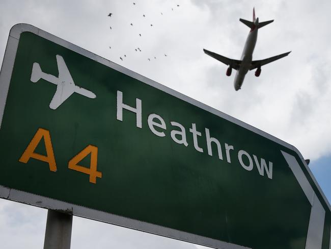 LONDON, ENGLAND - AUGUST 11:  An airliner comes in to land at Heathrow Airport on August 11, 2014 in London, England. Heathrow is the busiest airport in the United Kingdom and the third busiest in the world. The airport's operator BAA wants to build a third runway to cope with increased demand.  (Photo by Peter Macdiarmid/Getty Images)